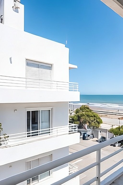 Departamento 2 ambientes con balcón — Güemes y Catamarca