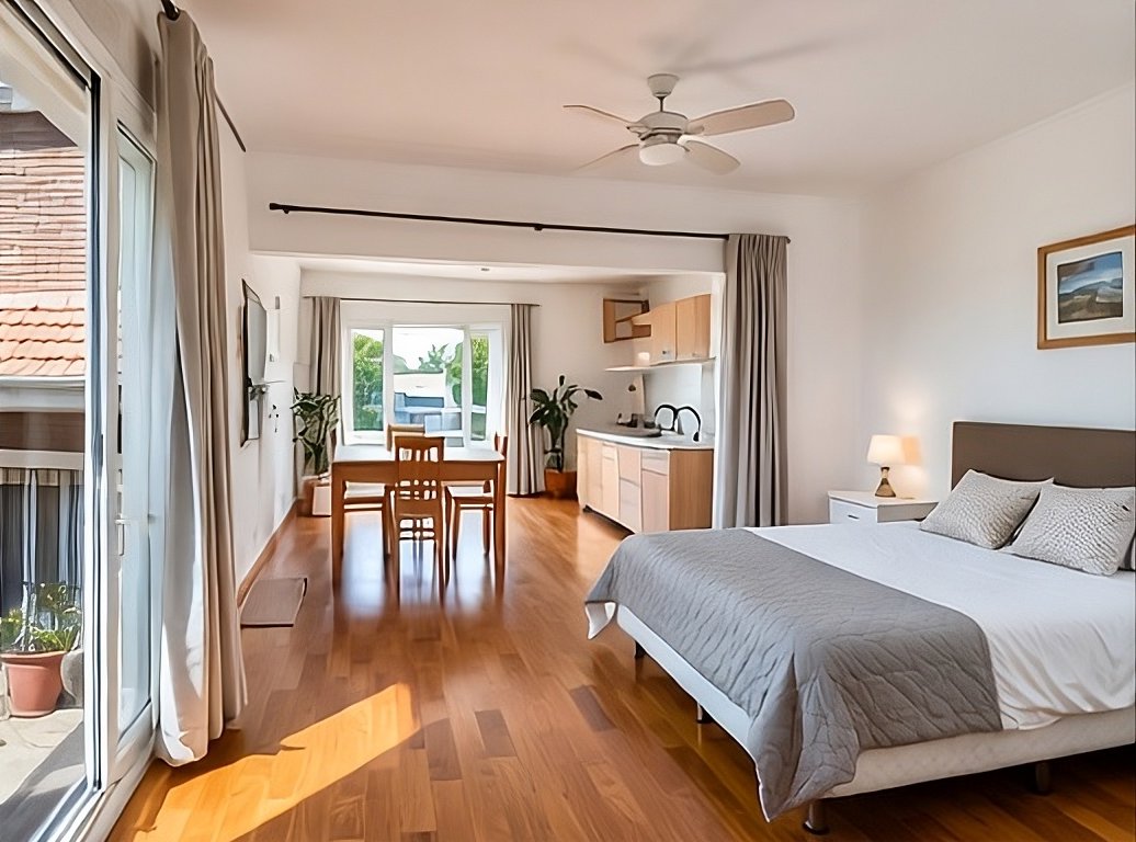 Casa 3 dormitorios con patio y cochera — Barrio La Perla